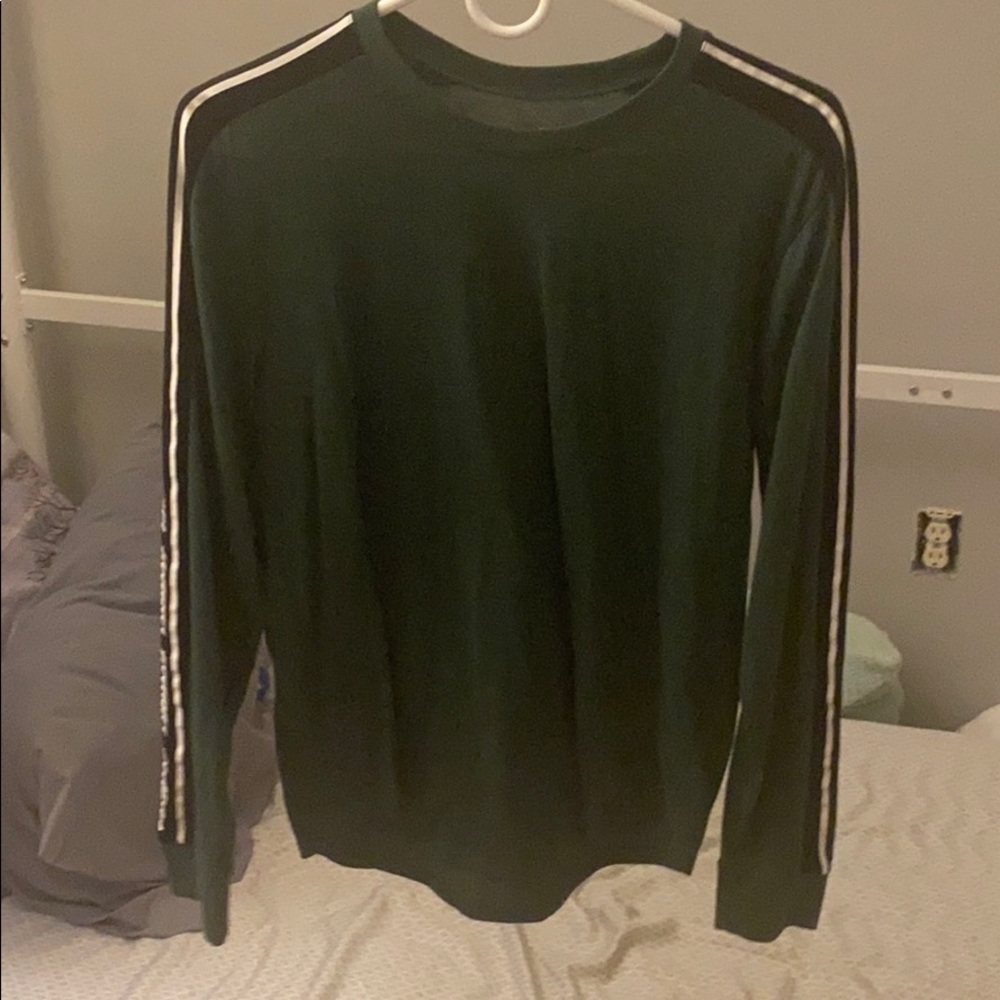 hollister green long sleeve with white lettering